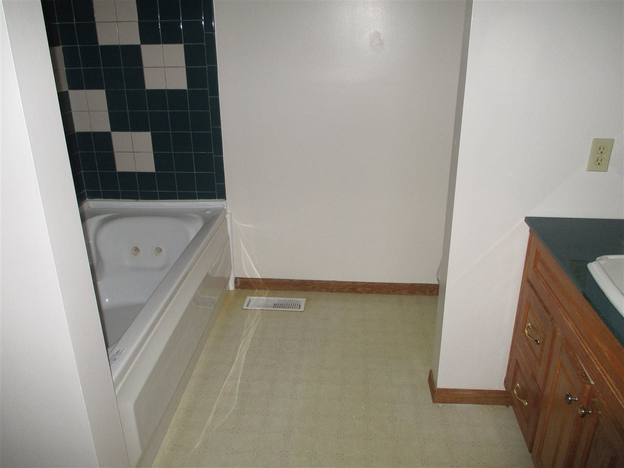 3213 West North County Line Road Farwell, MI 48622 - Photo 8 of 9 1803190-7.JPG