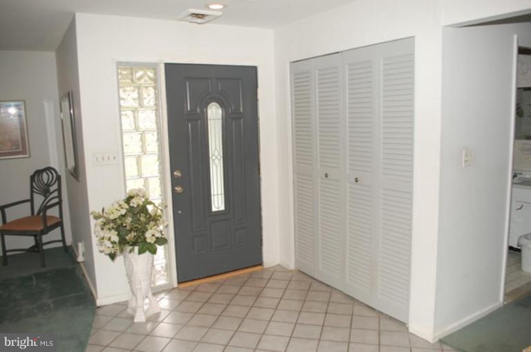 3400 Fielding Road Pikesville, MD 21208 - Photo 2 of 15 FOYER