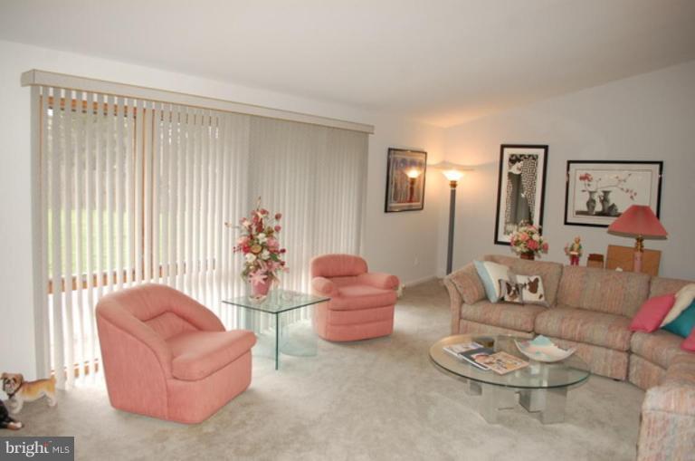 3400 Fielding Road Pikesville, MD 21208 - Photo 3 of 15 Living Room