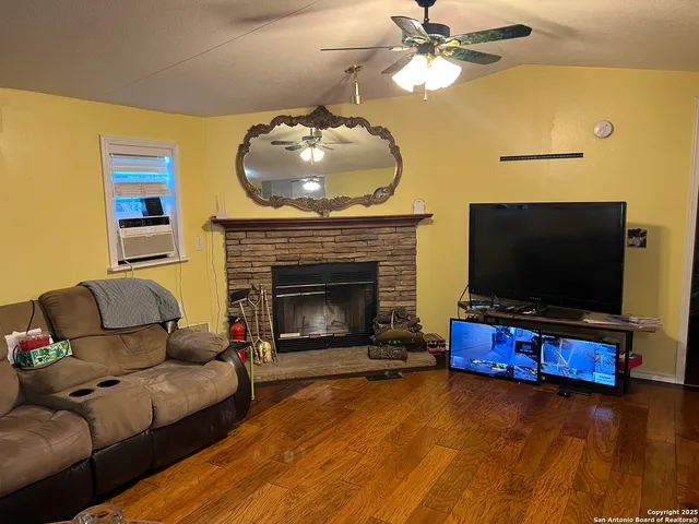 $260,000 | 314 Harbour Way, Lakehills, TX 78063