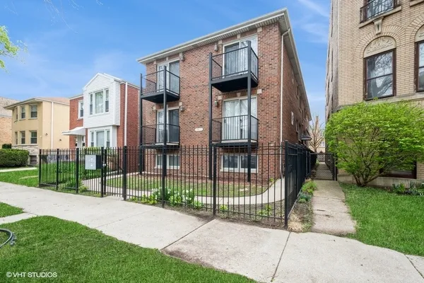 $3,495 | 7411 North Claremont Avenue, Unit 1E, Chicago, IL 60645