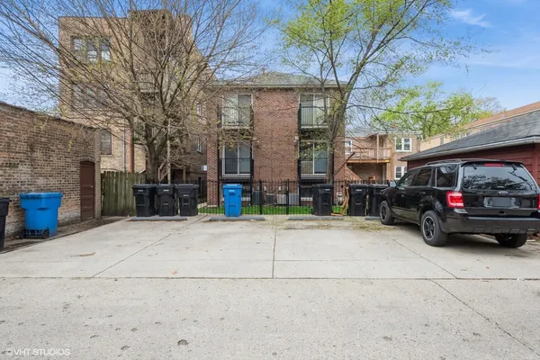 $3,495 | 7411 North Claremont Avenue, Unit 1E, Chicago, IL 60645