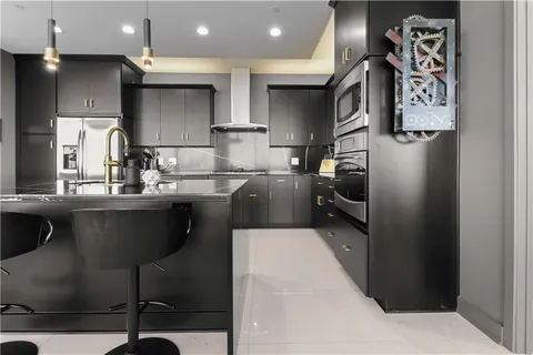 $1,100,000 | 700 West 31st Street, Unit 702, Kansas City, MO 64108