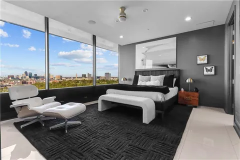 $1,100,000 | 700 West 31st Street, Unit 702, Kansas City, MO 64108