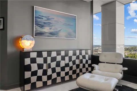 $1,100,000 | 700 West 31st Street, Unit 702, Kansas City, MO 64108