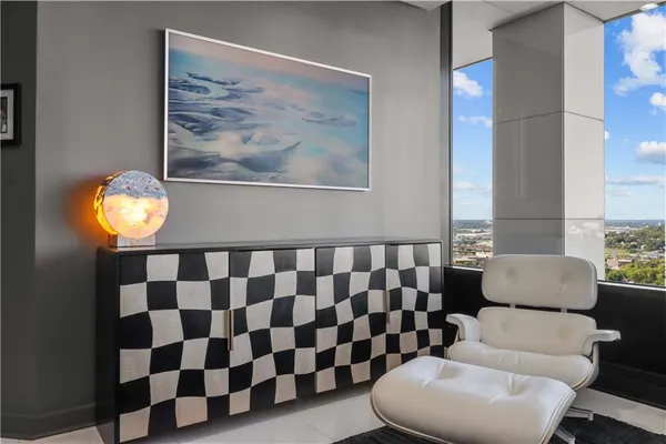 $1,100,000 | 700 West 31st Street, Unit 702, Kansas City, MO 64108