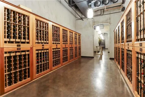 $1,100,000 | 700 West 31st Street, Unit 702, Kansas City, MO 64108