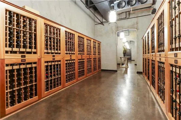 $1,100,000 | 700 West 31st Street, Unit 702, Kansas City, MO 64108