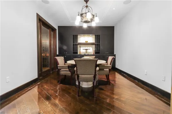 $1,100,000 | 700 West 31st Street, Unit 702, Kansas City, MO 64108