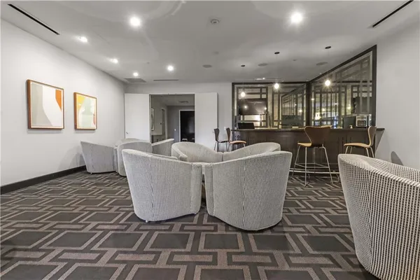 $1,100,000 | 700 West 31st Street, Unit 702, Kansas City, MO 64108