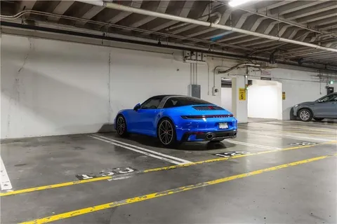 $1,100,000 | 700 West 31st Street, Unit 702, Kansas City, MO 64108