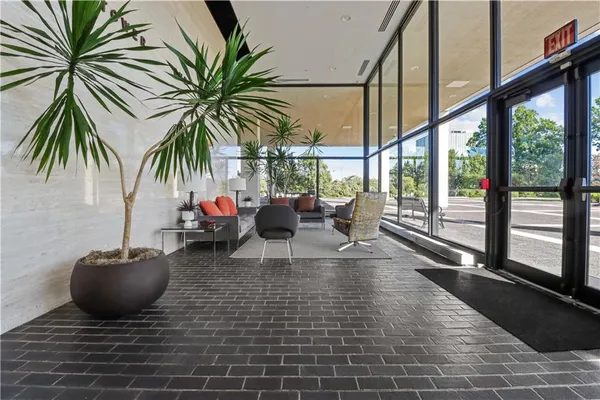 $1,100,000 | 700 West 31st Street, Unit 702, Kansas City, MO 64108