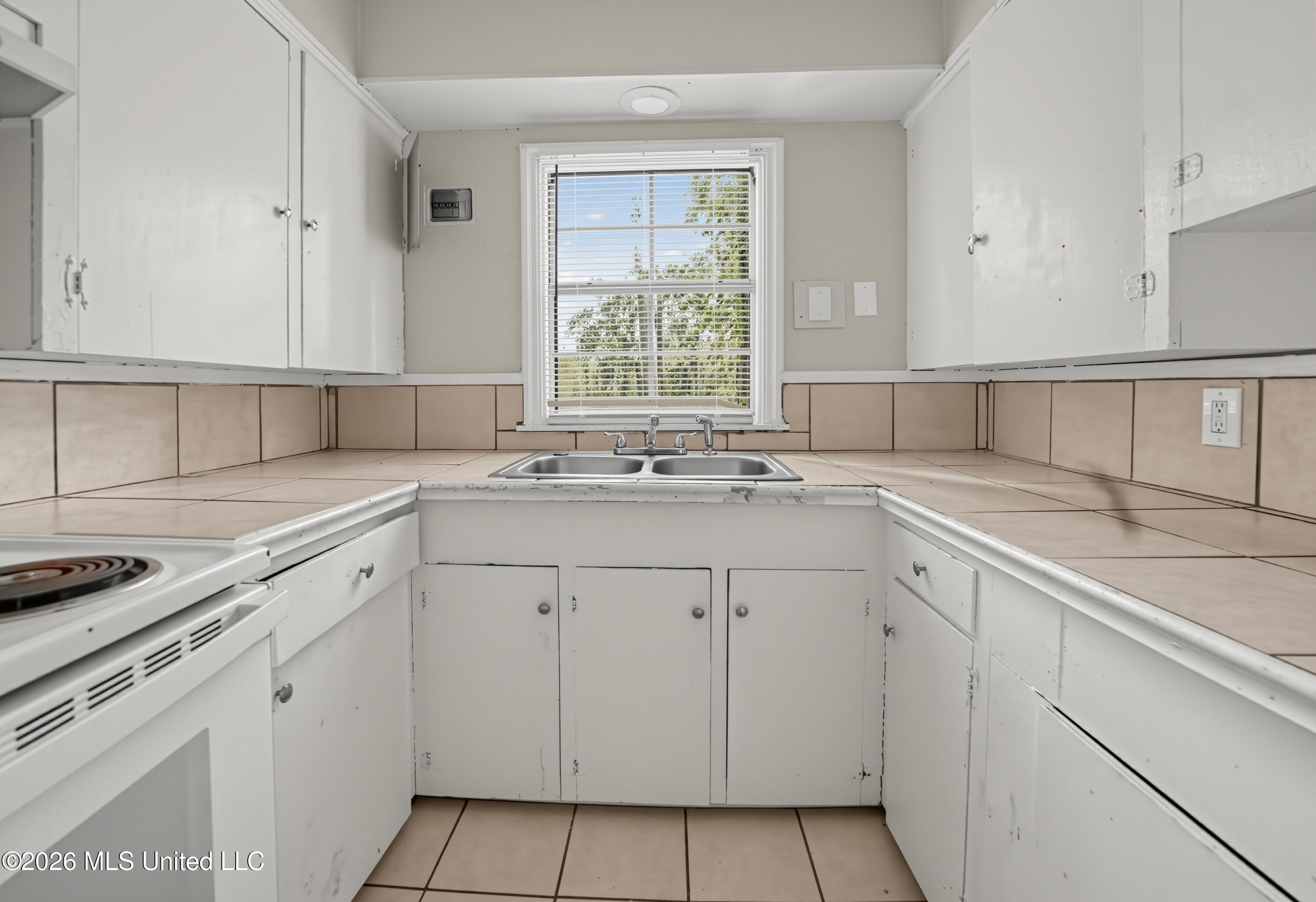 737 Woodbury Road Jackson, MS 39206 - Photo 11 of 25 11_737_Woodbury_Rd-Kitchen-1190