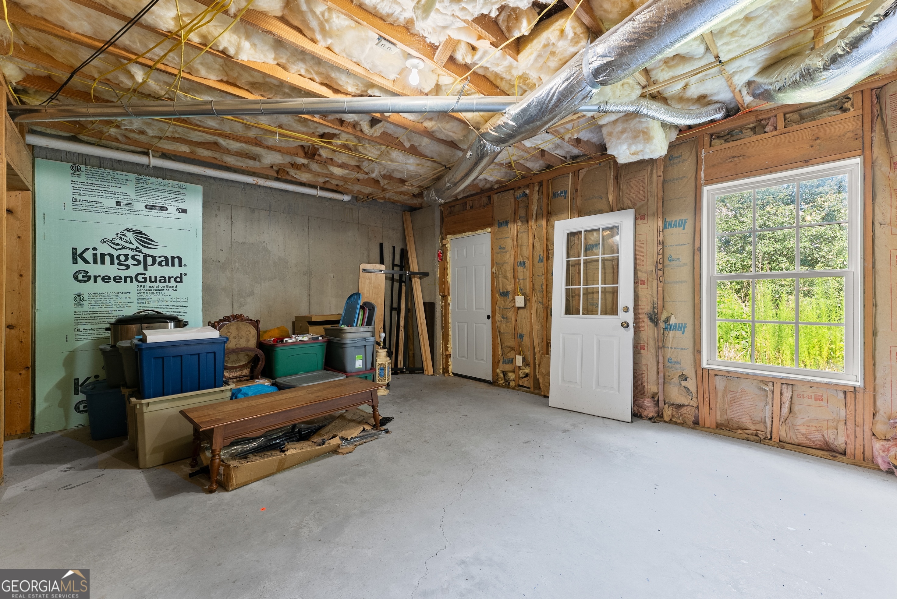 930 Heads Ferry Road Cornelia, GA 30531 - Photo 35 of 43 a room with furniture and windows