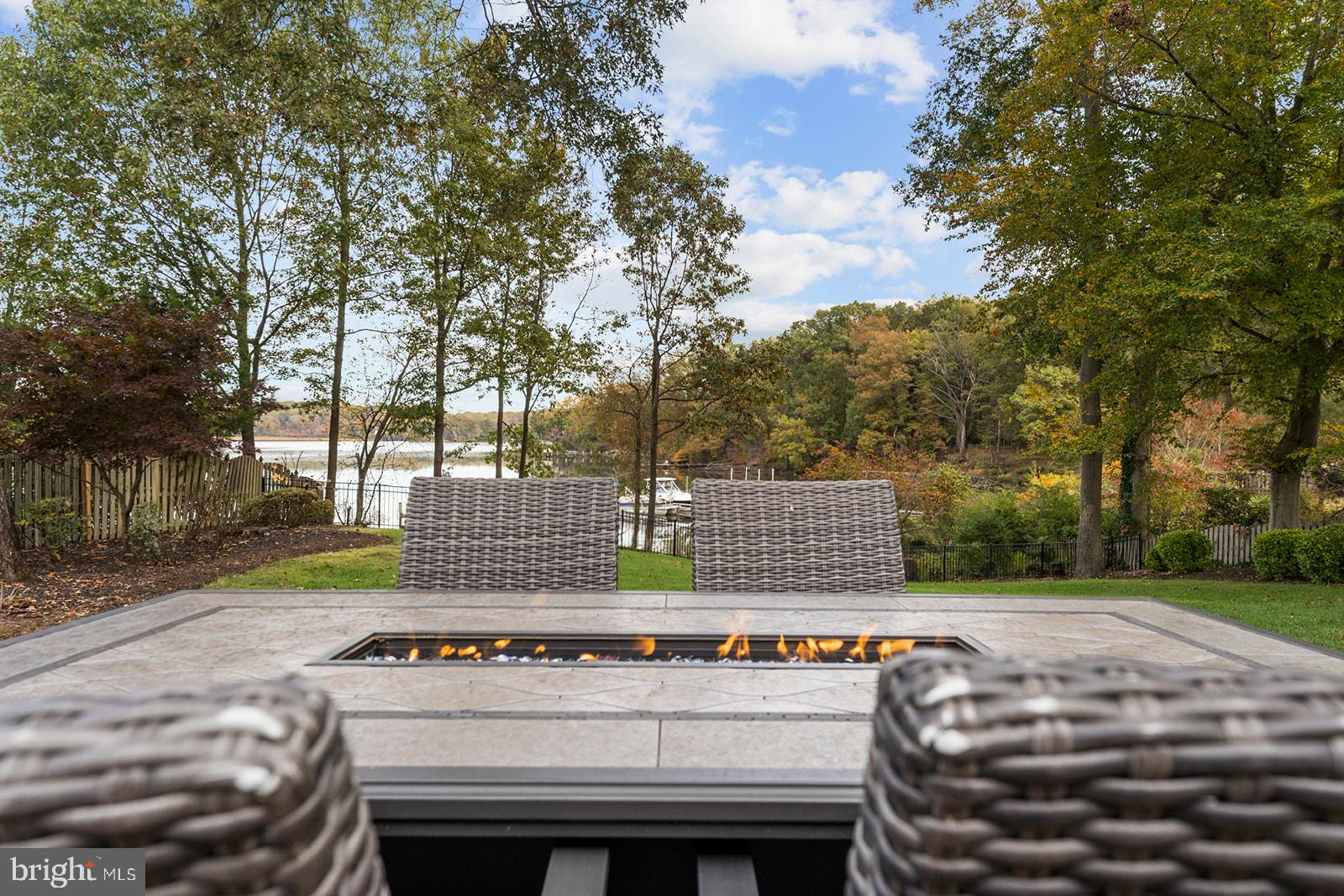 32 Dobe Point Road Stafford, VA 22554 - Photo 28 of 38 a view of a patio with table and chairs with wooden fence