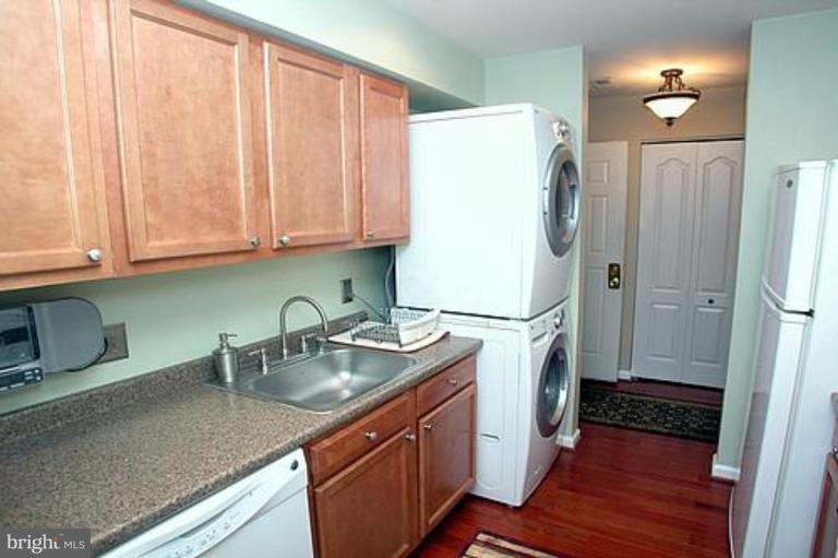 8397 Montgomery Run Road, Unit L Ellicott City, MD 21043 - Photo 11 of 13 Kitchen