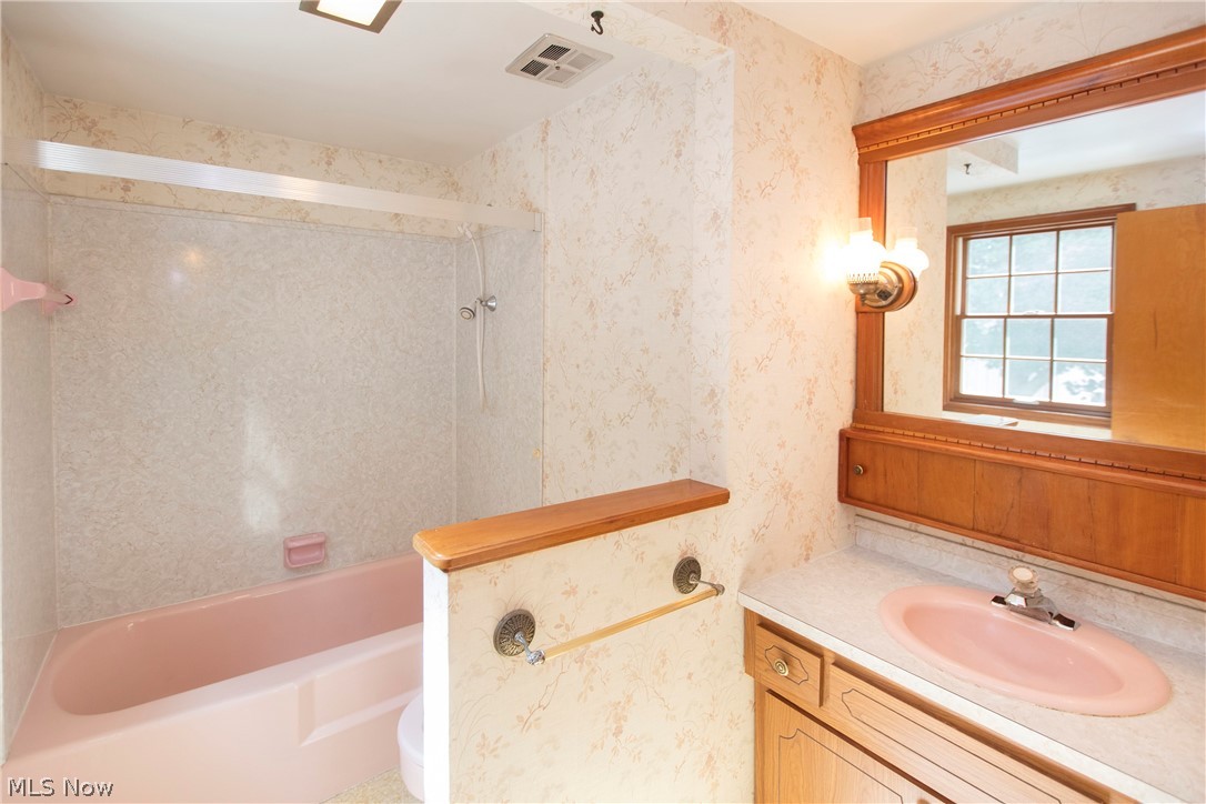 26005 Kennedy Ridge Road North Olmsted, OH 44070 - Photo 19 of 35 Gallery Image 19