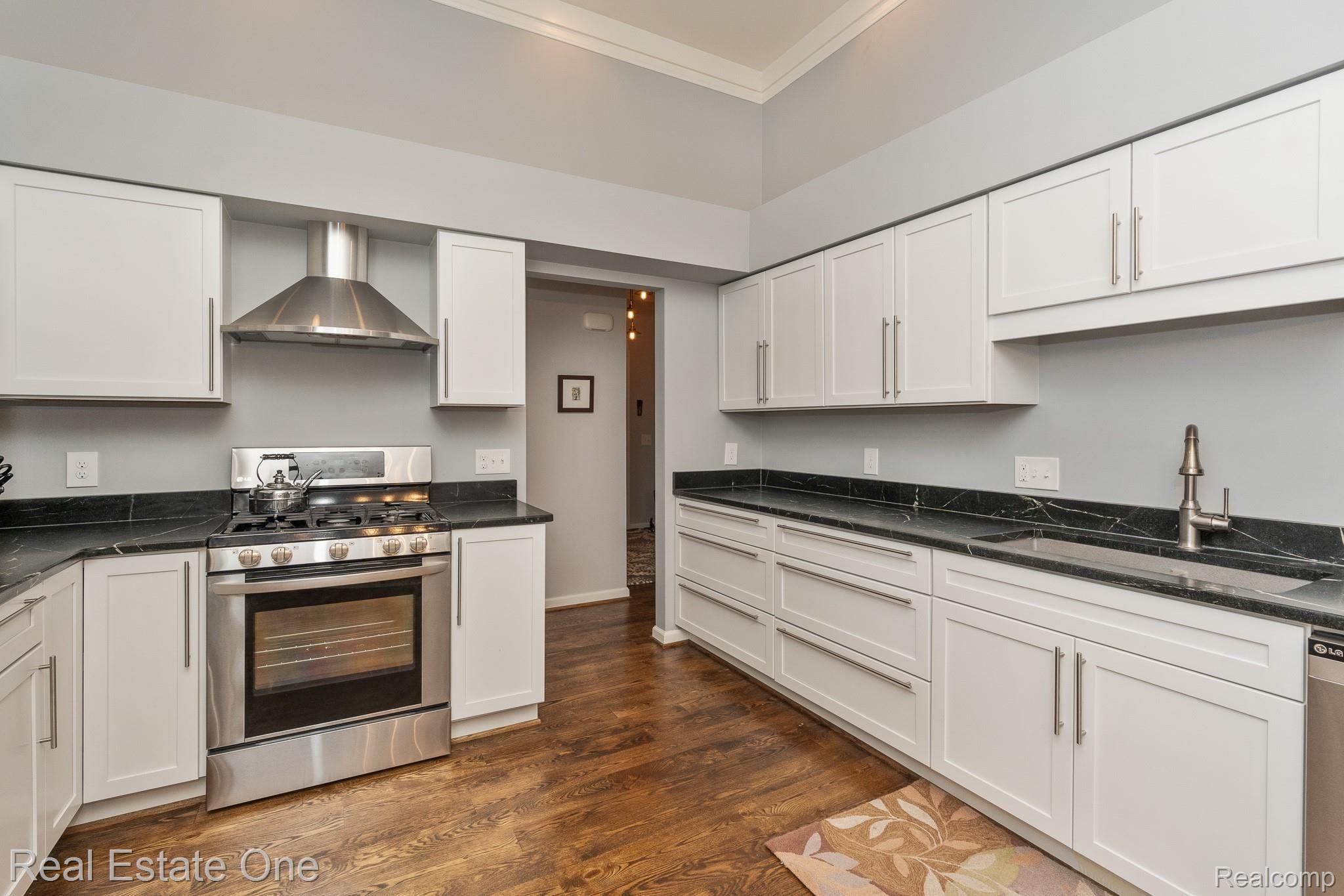 1214 Valley Circle, Unit 9 Rochester, MI 48309 - Photo 16 of 29 Kitchen, all appliances included