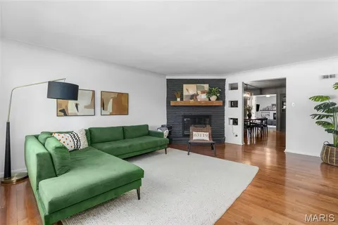 $569,900 | 28 Villawood Lane, Webster Groves, MO 63119
