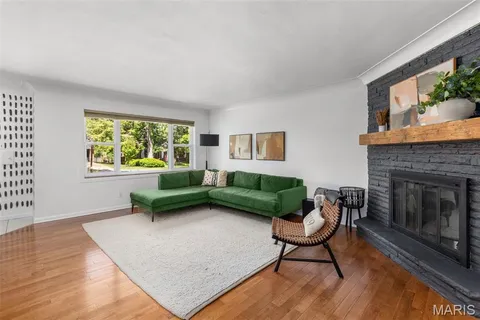 $569,900 | 28 Villawood Lane, Webster Groves, MO 63119