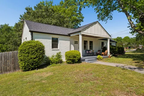 a view of outdoor space yard and porch
