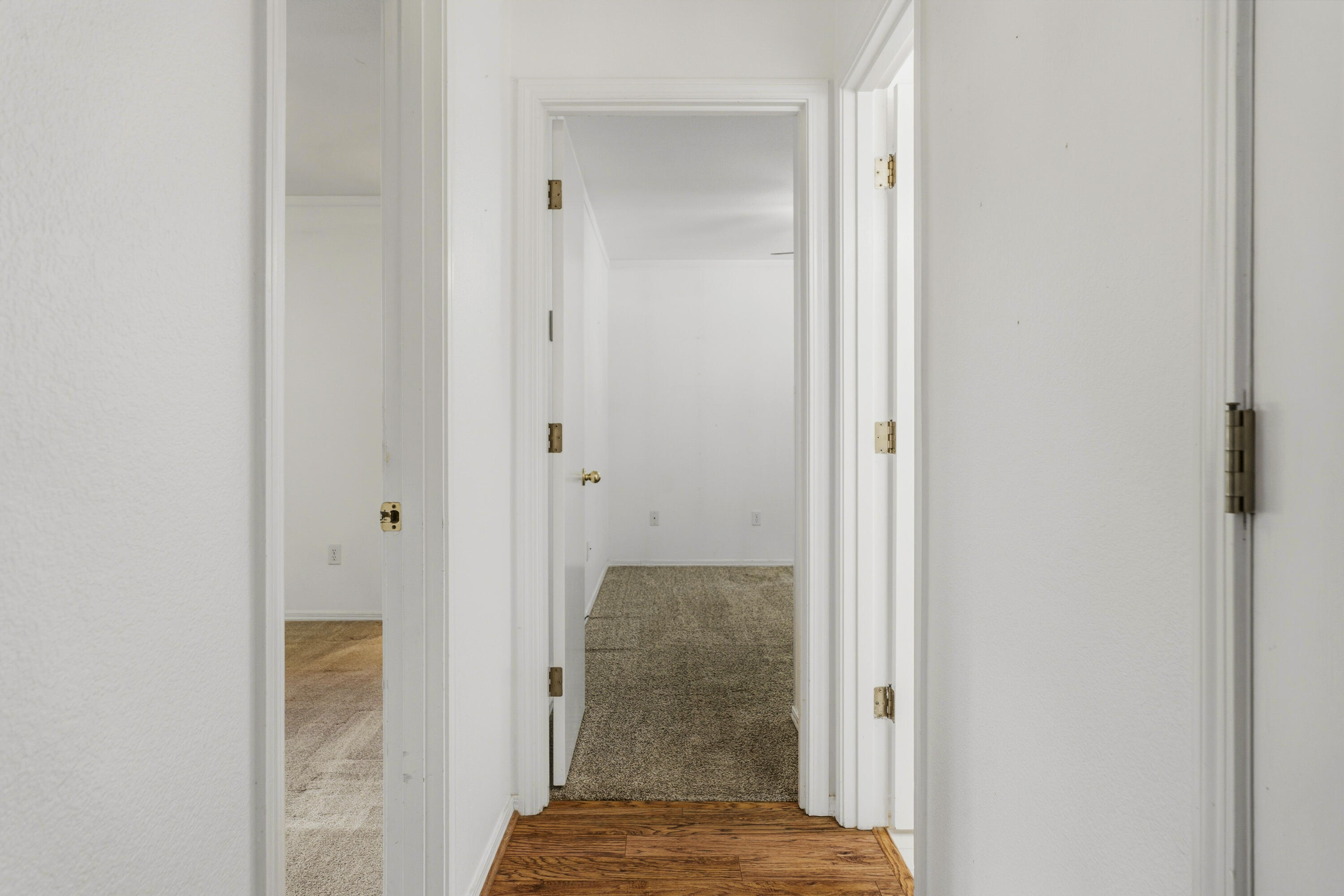 55885 Osprey Road Bend, OR 97707 - Photo 19 of 58 Hallway leading to bedroom.