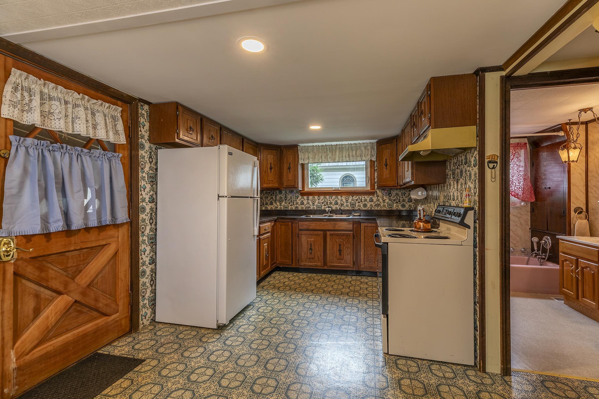 842 Main Street Cavendish, VT 05153 - Photo 6 of 34