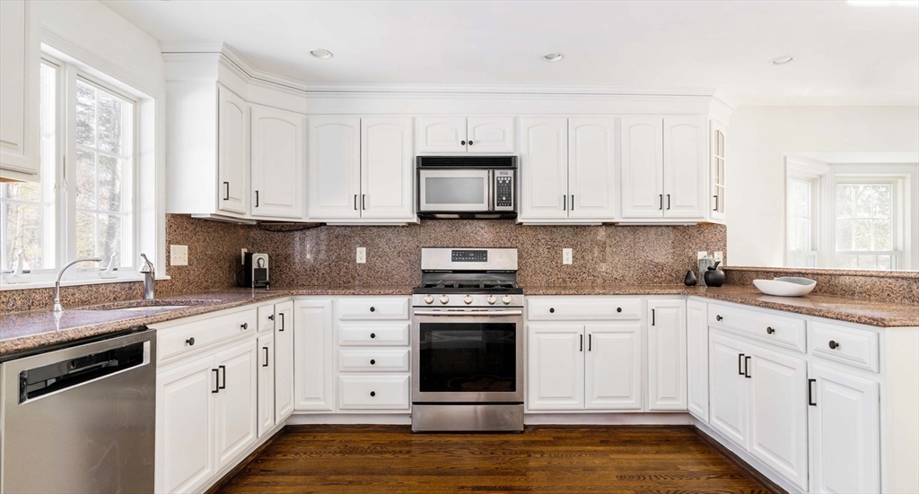 19 Bradyll Road Weston, MA 02493 - Photo 14 of 42