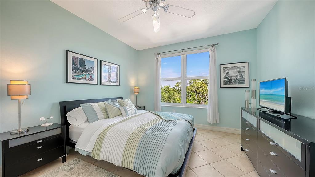 409 North Point Road, Unit 401 Osprey, FL 34229 - Photo 36 of 90