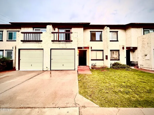 front view of house with a yard