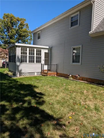 a front view of house with yard
