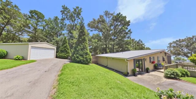 a view of a house with a yard