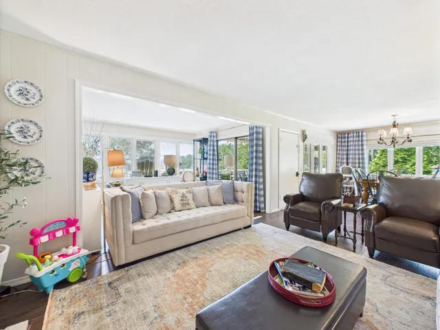 a view of front of house with a yard