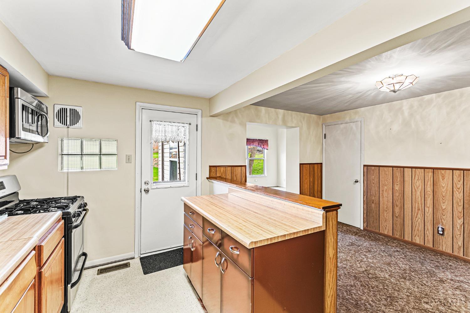 5988 Lawrence Road Cincinnati, OH 45248 - Photo 5 of 26