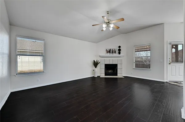 $1,995 | 317 McCoy Lane, Hutto, TX 78634