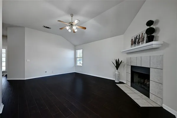 $1,995 | 317 McCoy Lane, Hutto, TX 78634