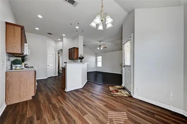 $1,995 | 317 McCoy Lane, Hutto, TX 78634