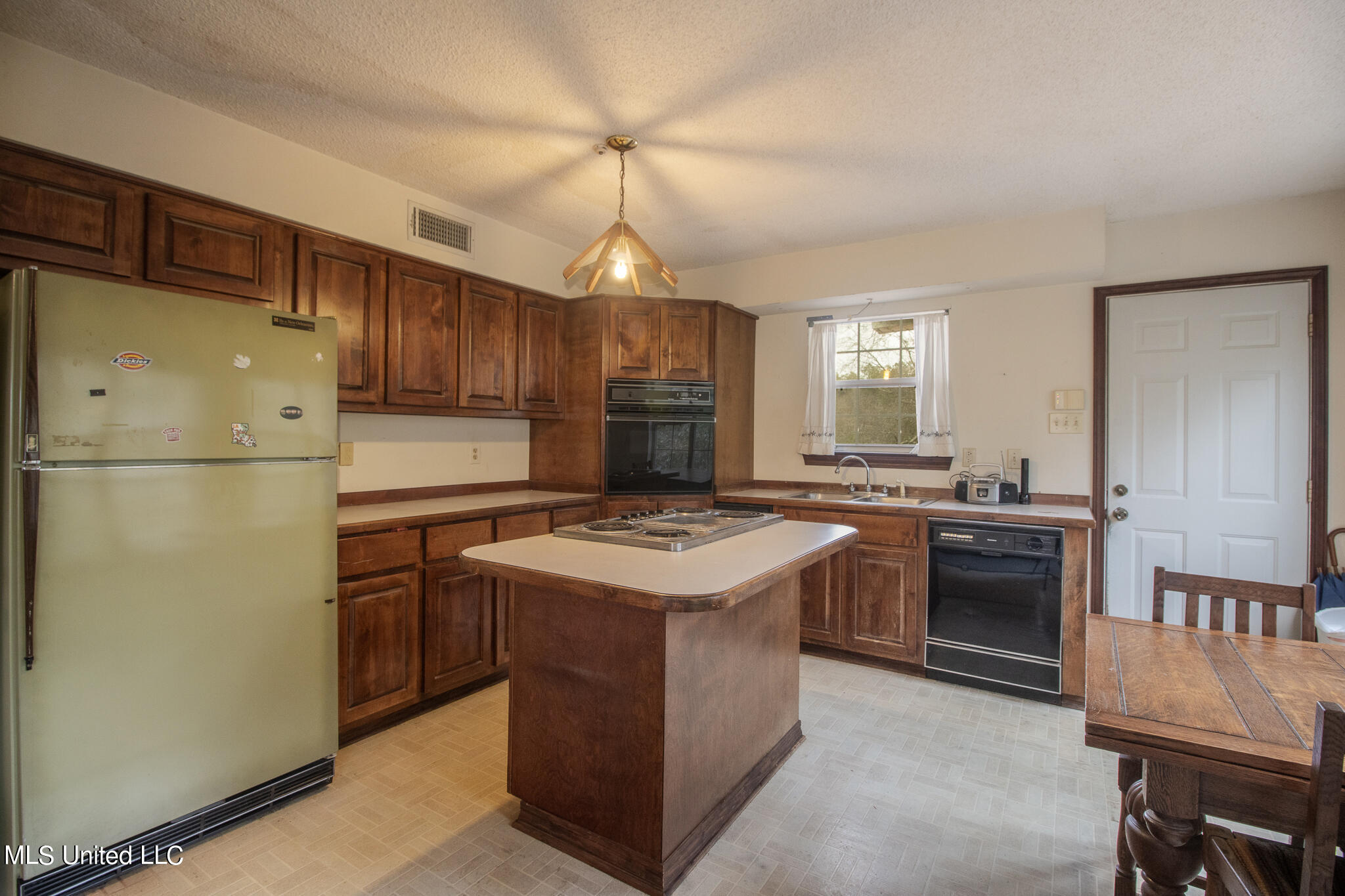18299 Lake Ridge Drive Saucier, MS 39574 - Photo 13 of 26 18299 Lake Ridge-70001-2