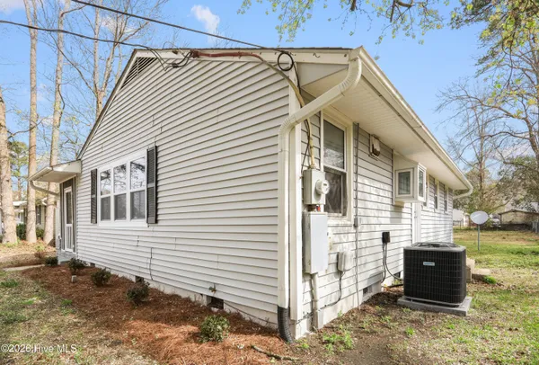 $210,000 | 522 Oak Lane, Jacksonville, NC 28540