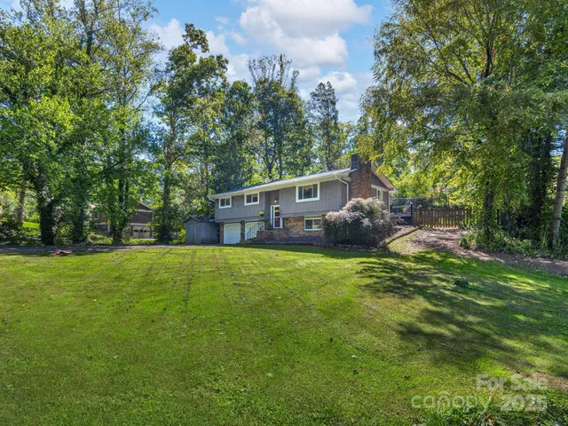 a view of a house with a backyard