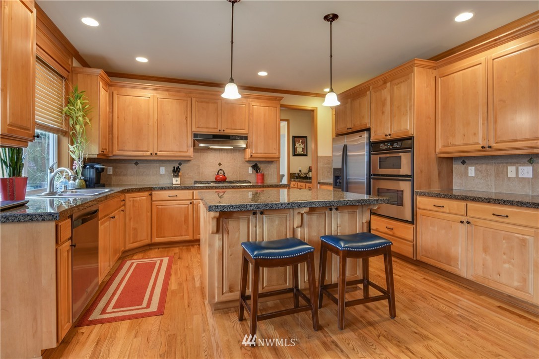 18707 35th Drive Southeast Bothell, WA 98012 - Photo 9 of 25 Gallery Image 9