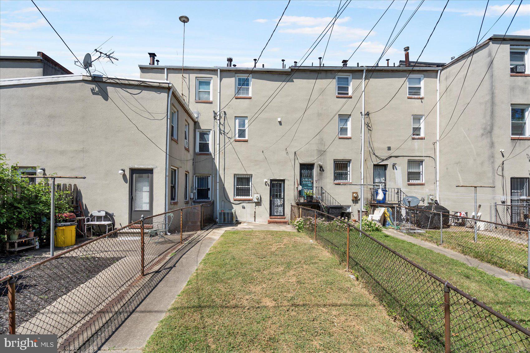 535 Mosher Street Baltimore, MD 21217 - Photo 24 of 28 a view of a large white building
