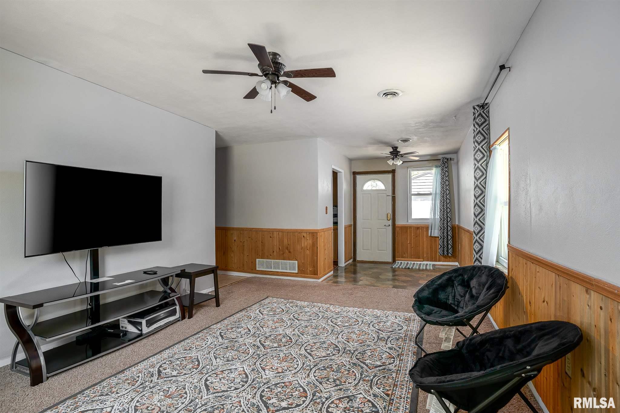 1126 39th Street Moline, IL 61265 - Photo 4 of 16 Gallery Image 4