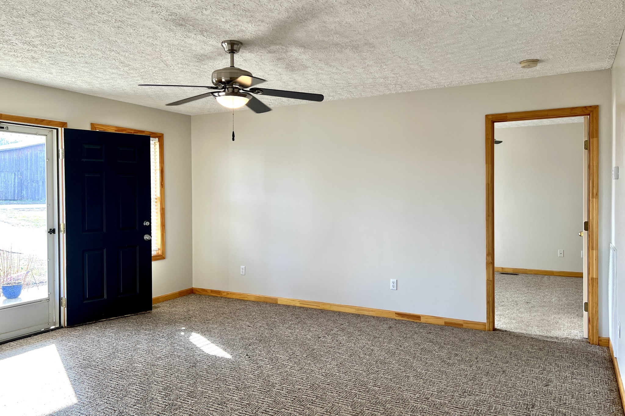 5145 Blackjack Road Franklin, KY 42134 - Photo 3 of 28 an empty room with closet and a chandelier fan