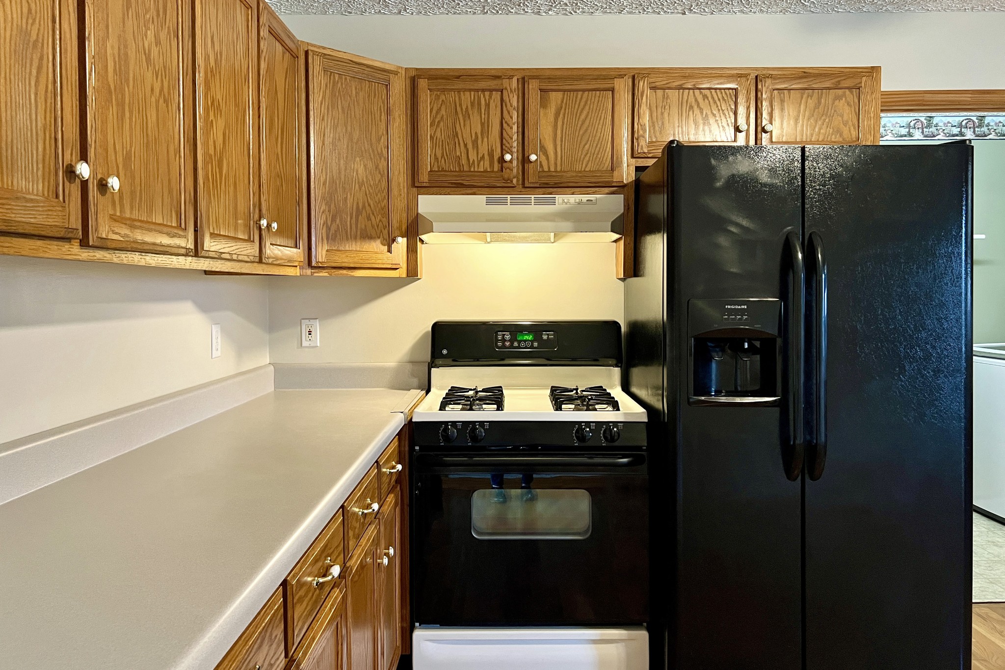 5145 Blackjack Road Franklin, KY 42134 - Photo 6 of 28 a kitchen with a stove and a refrigerator