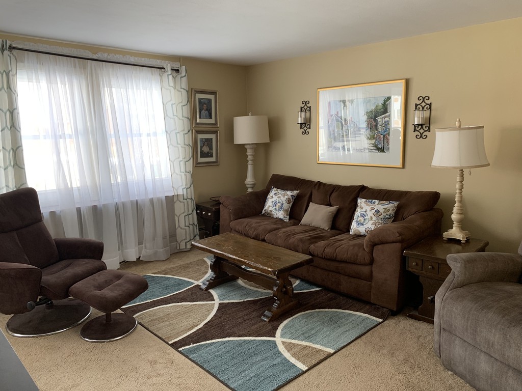 86 Manor Court, Unit 86 Springfield, MA 01118 - Photo 2 of 6 Gallery Image 2
