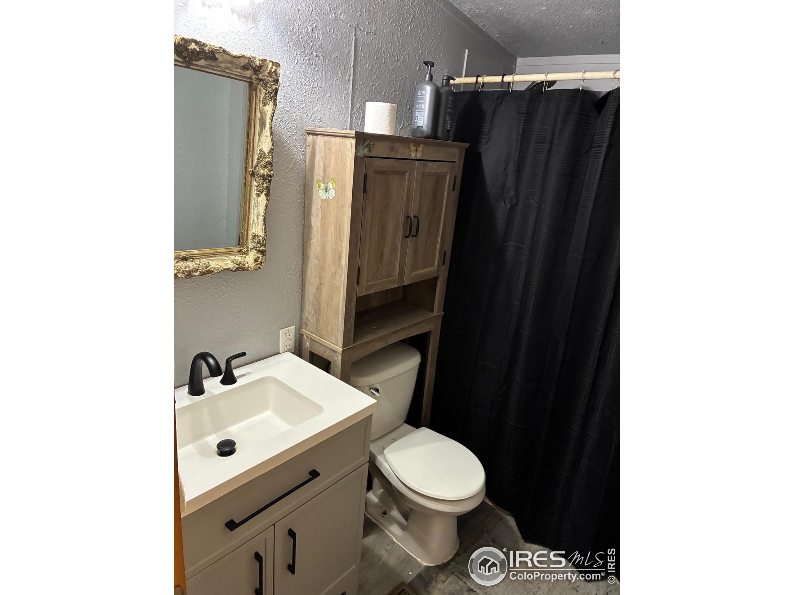 1759 Arapahoe Drive Florissant, CO 80816 - Photo 33 of 40 a bathroom with a sink toilet and shower