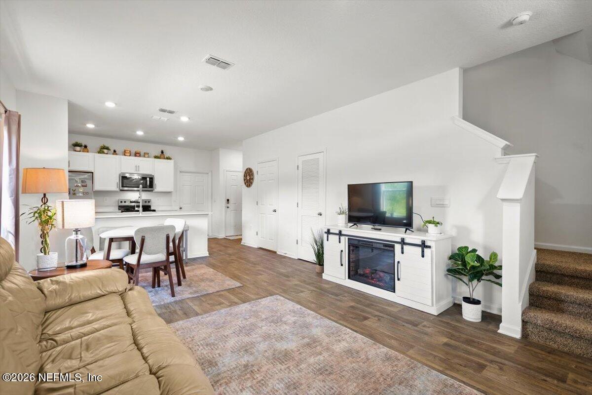 955 Rivertree Place Middleburg, FL 32068 - Photo 13 of 30 16-JAXREP_955_Rivertree_Pl_Middleburg_FL