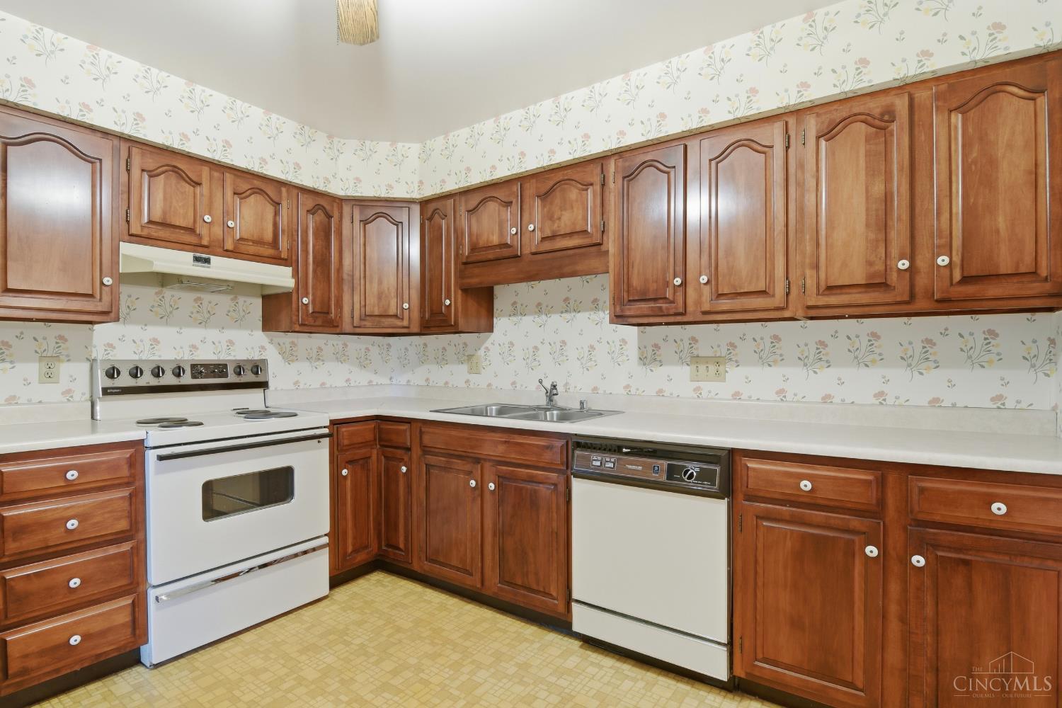 5346 Werk Road, Unit D12 Cincinnati, OH 45248 - Photo 12 of 33
