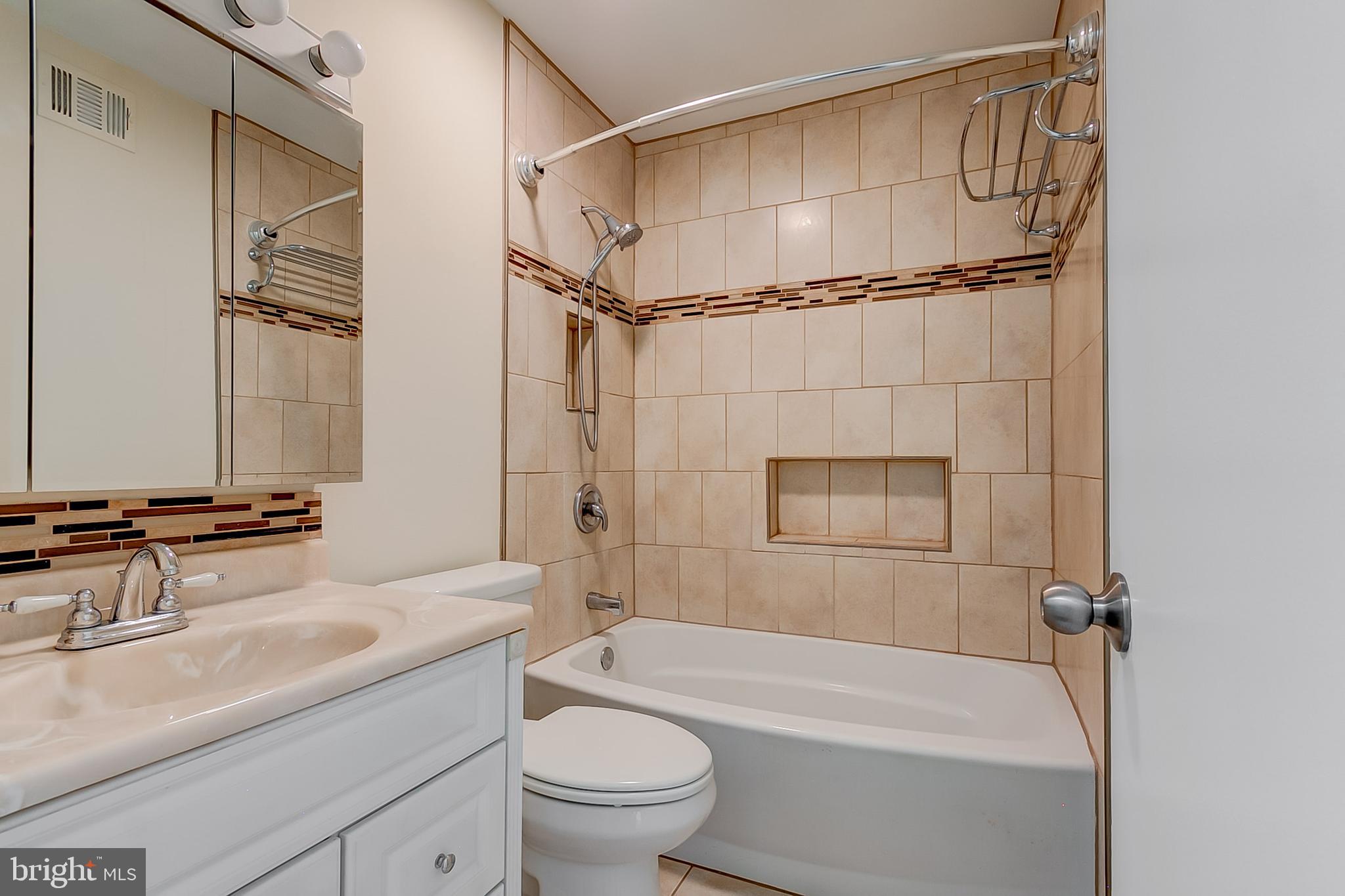 895 Wilson Road Arnold, MD 21012 - Photo 17 of 46 Hall Bathroom